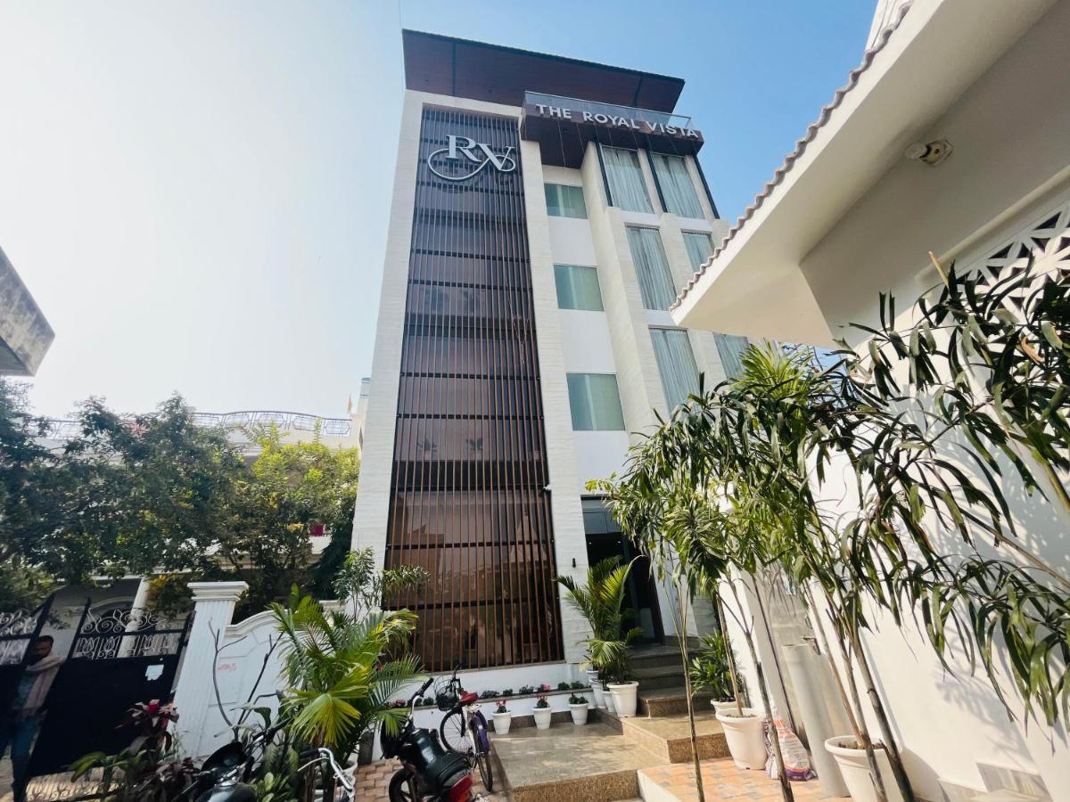 Hotel The Royal Vista Váránaszi Kültér fotó