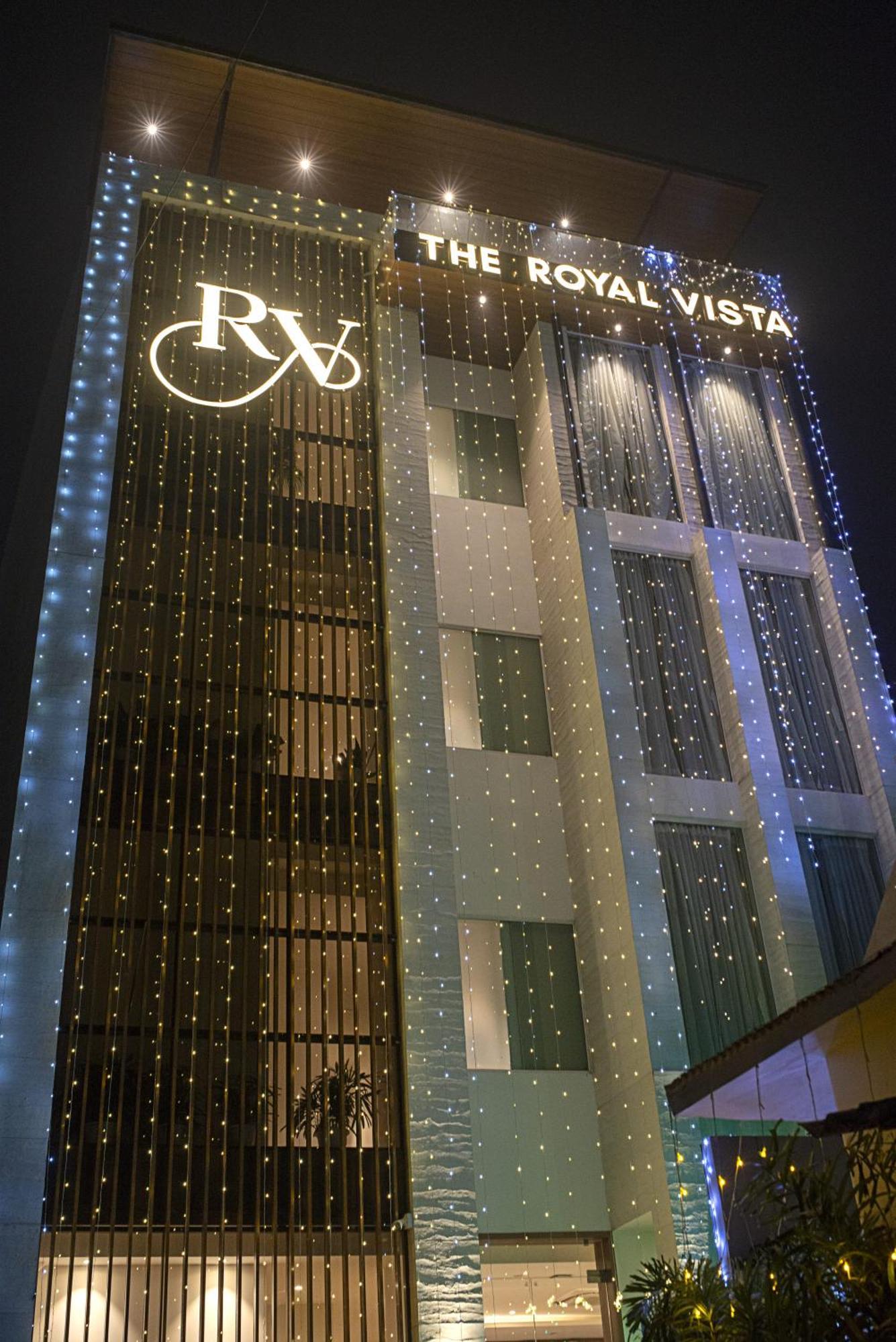 Hotel The Royal Vista Váránaszi Kültér fotó